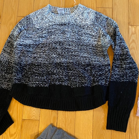 Long sleeve tops 15$/ item. - Picture 5 of 11